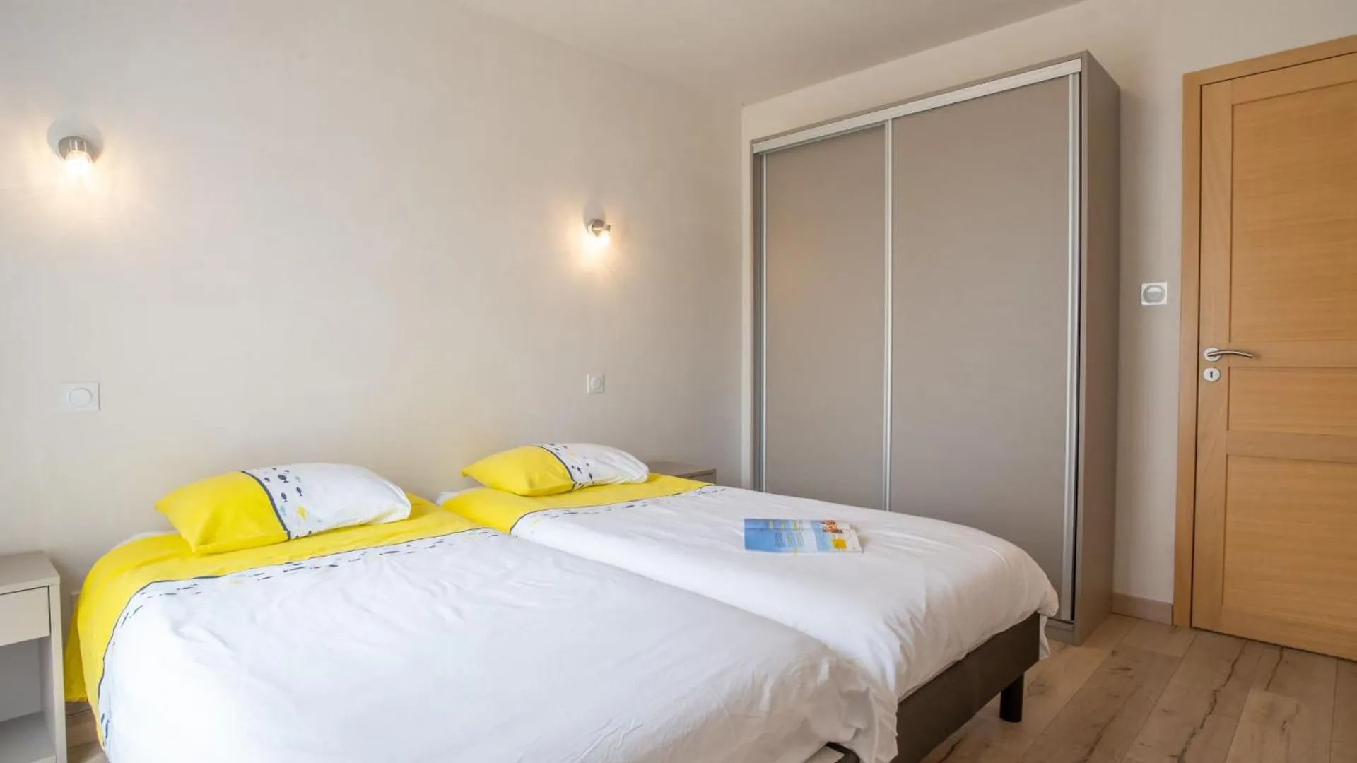 Apartment Les Chardons Bleus 1 By Interhome Brignogan-Plages França