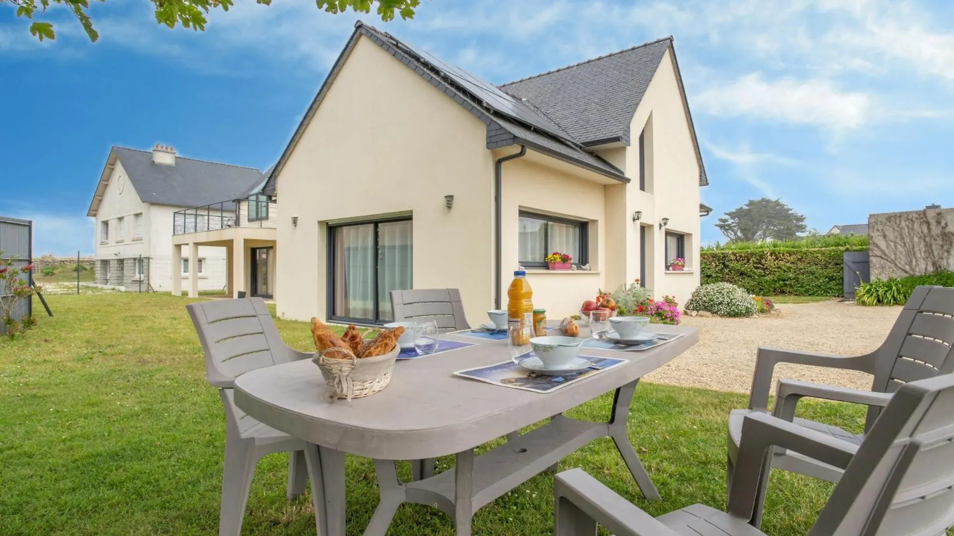 Apartment Les Chardons Bleus 1 By Interhome Brignogan-Plages França
